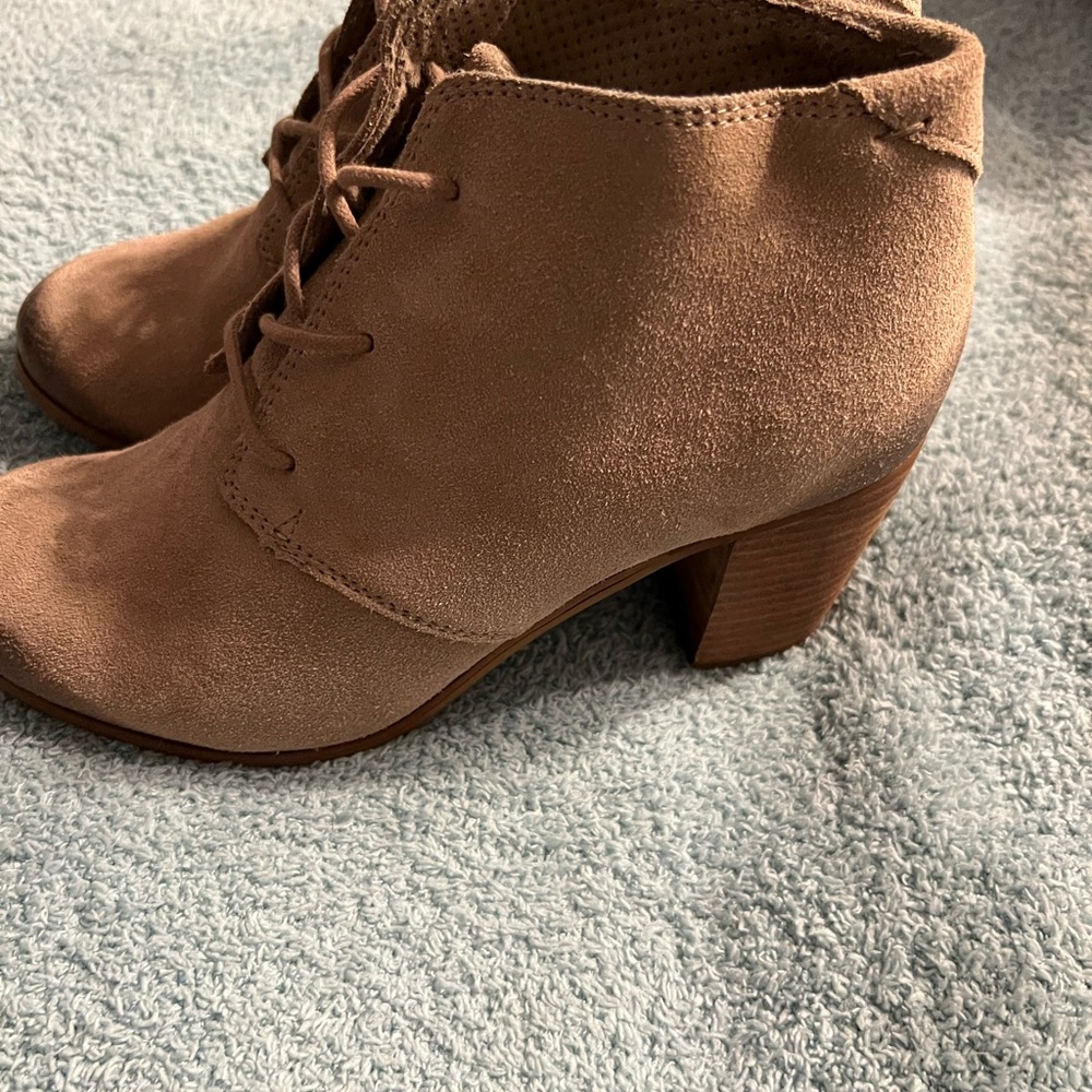 Lace up Tom's...perfect for fall!